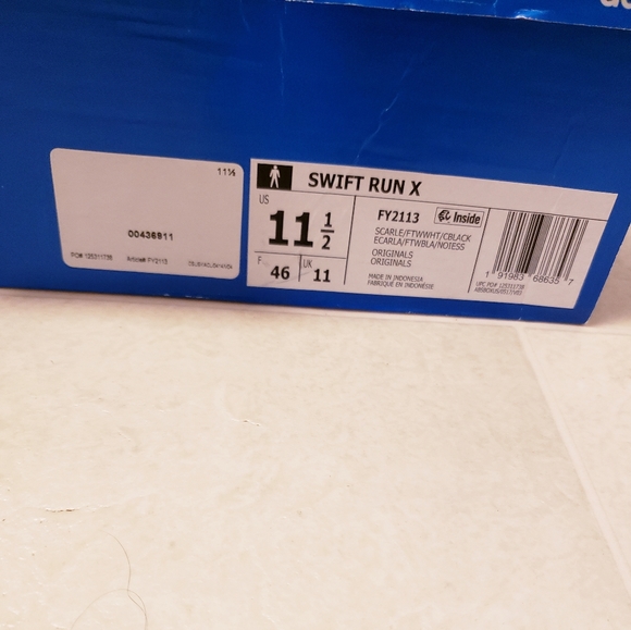 11 1/2 like new Adidas "Swift Run X" - Picture 11 of 12